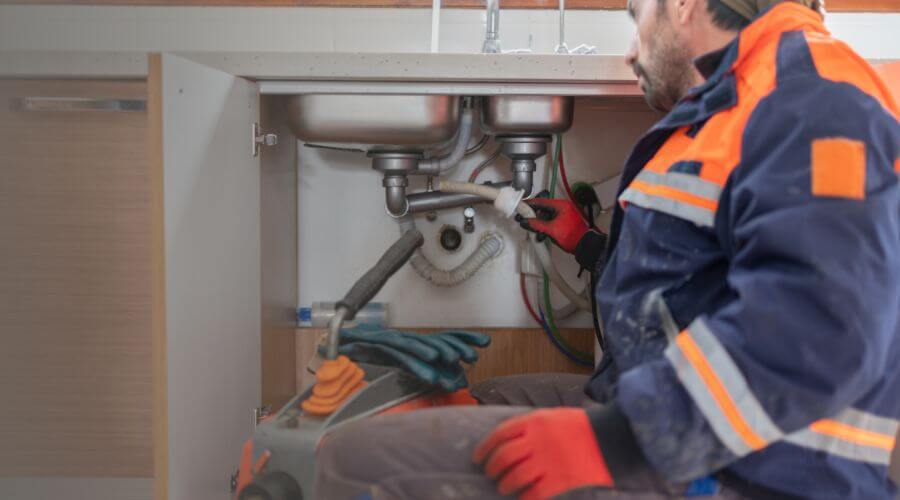Leak Detection in Girard, IL